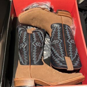 Ariat Tan and Black Cowboy Boots